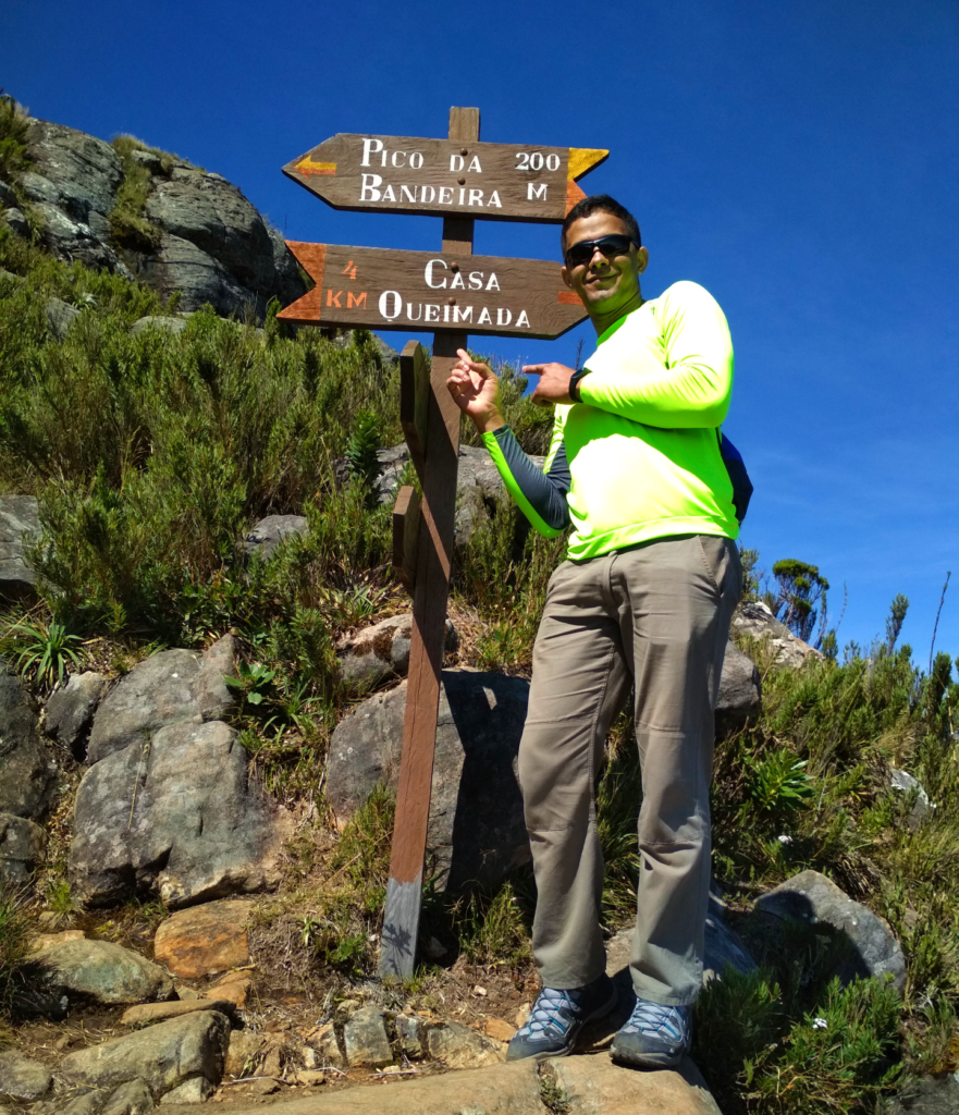 Concluindo a subida sentido ao Pico da Bandeira no Parque Nacional do Caparaó