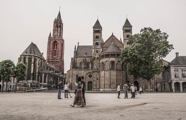 Imagem mostra a cidade de Maastricht que é uma das melhores cidades da Holanda