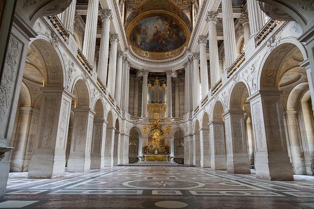 O palacio de versalhes é um dos lugares mais lindos para visitar na França