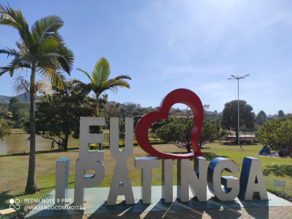 Imagem mostra o letreiro do Parque Ipanema que é um dos melhores pontos turísticos de Ipatinga