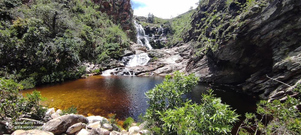 Imagem mostra a cachoeira do tombador no parque nacional da serra do cipó