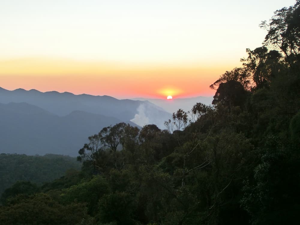 Imagem mostra o parque nacional do itatiaia em Minas Gerais